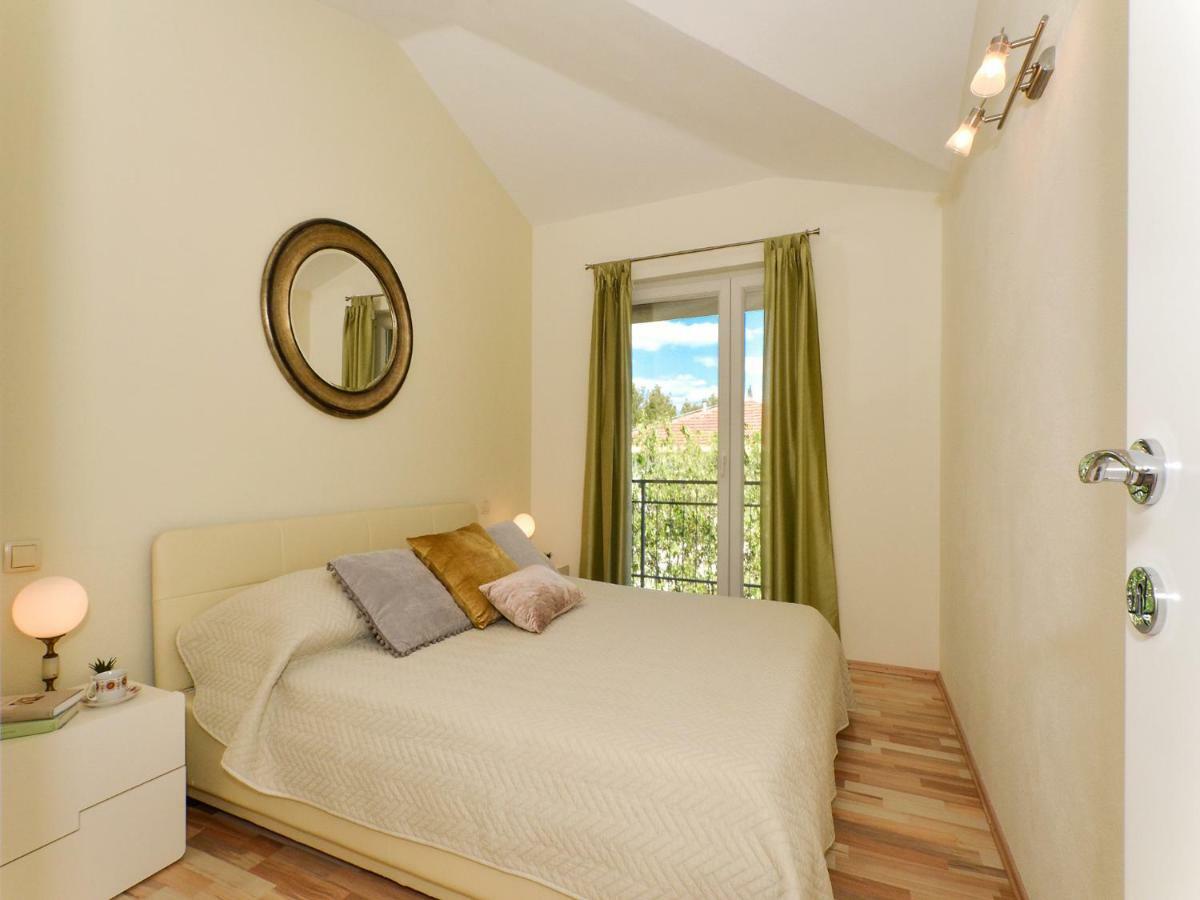 Mar Deluxe Apartments Trogir Exterior photo